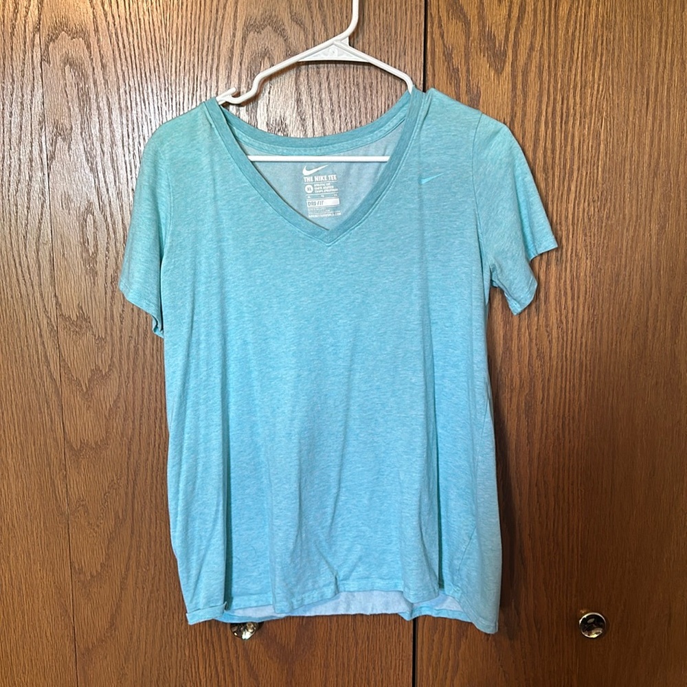 Nike V-neck lightweight t-shirt size XL
